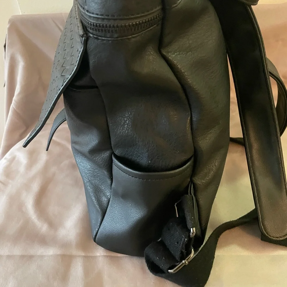 Darcy Marks London Vegan Leather Black‎ Backpack Purse Bag 12x12x5”